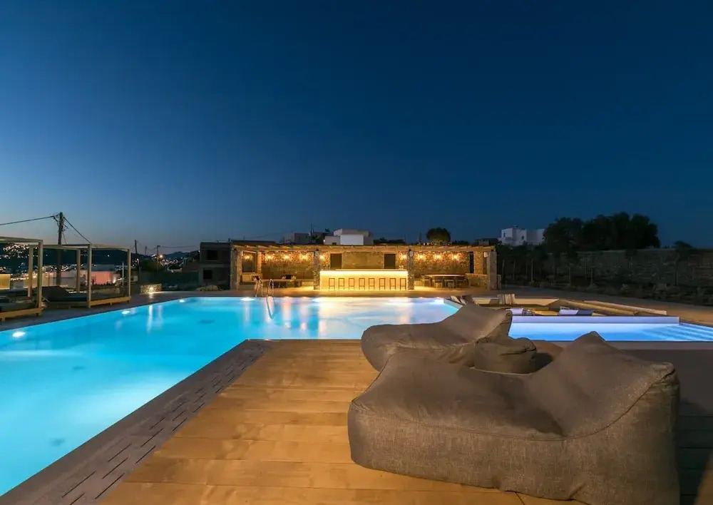 Villa With Resort Style Pool