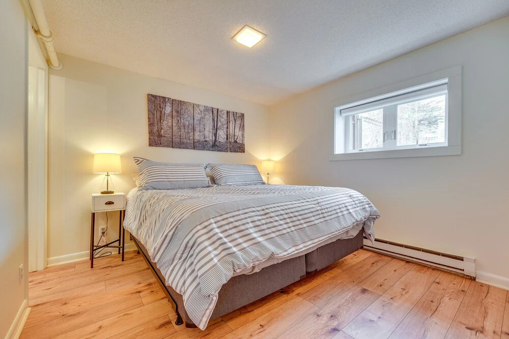 Ski-in/ski-out Bromley Mtn Condo: Wood Fireplace!