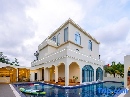 Qianxun Homestay (Riyue Bay)
