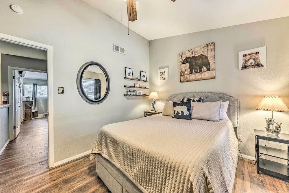 Cozy Ruidoso Condo w/ Grill & Mountain Views!