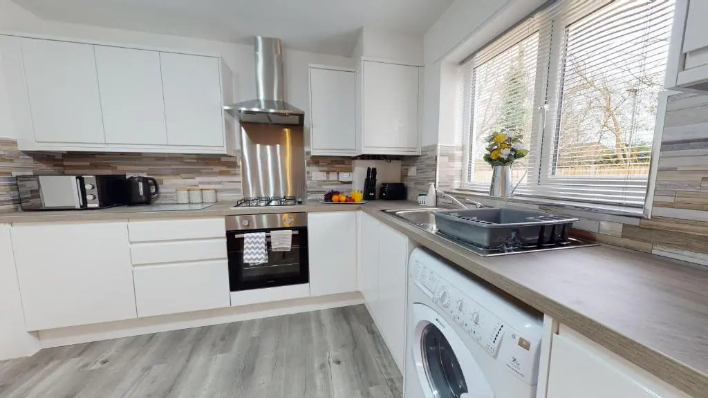 Step Free 2 Bedroom Apartment, Business, Leisure, Contractors, SRK Serviced Accommodation