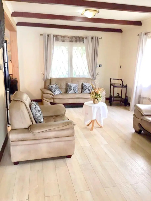 House With 4 Bedrooms in Flic en Flac, With Pool Access, Enclosed Gard