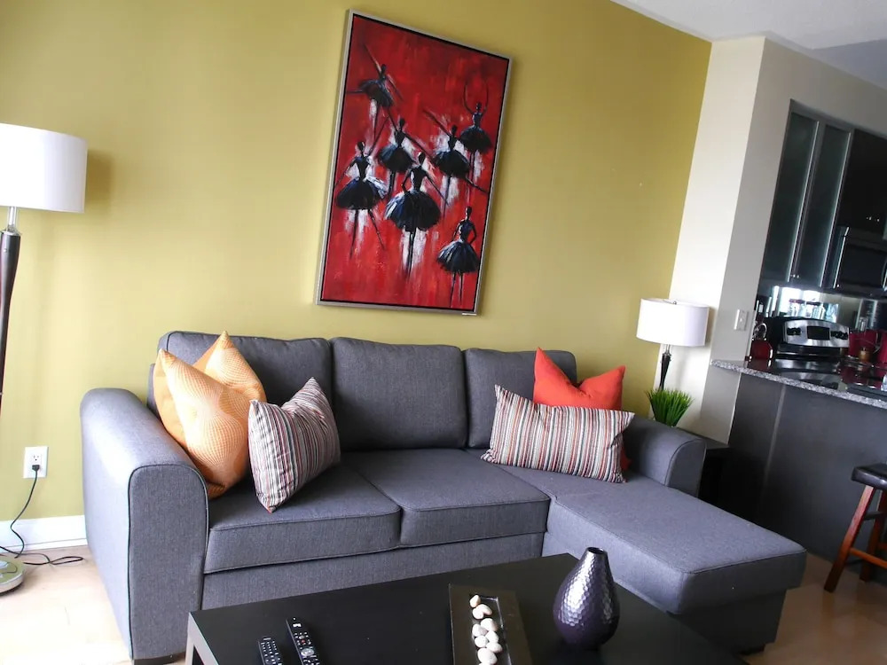 Amazing 1BR Condo in Yorkville