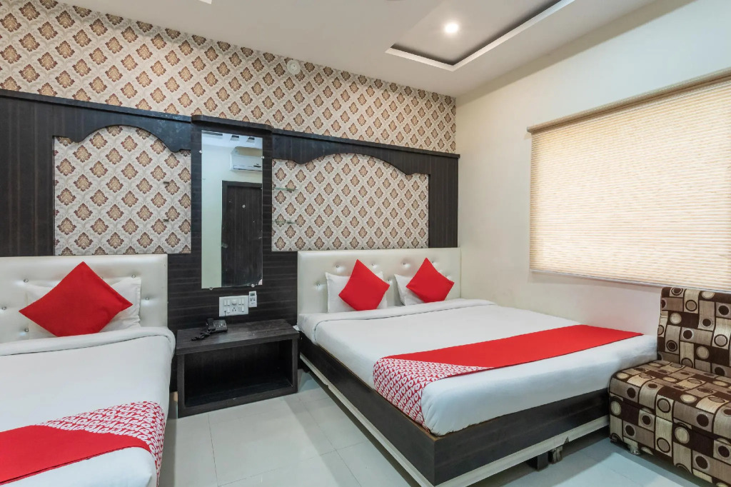 OYO 12128 Hotel Sajan Palace