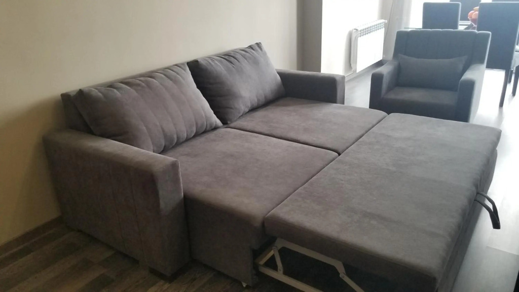 Areg's house, warm apartment in Kechi house