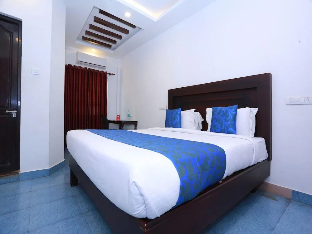 Townhouse Infopark Kochi Malabar Plaza Residency