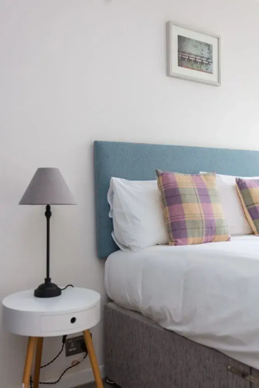 Spacious Central 3 Bedroom Apartment in Old Street