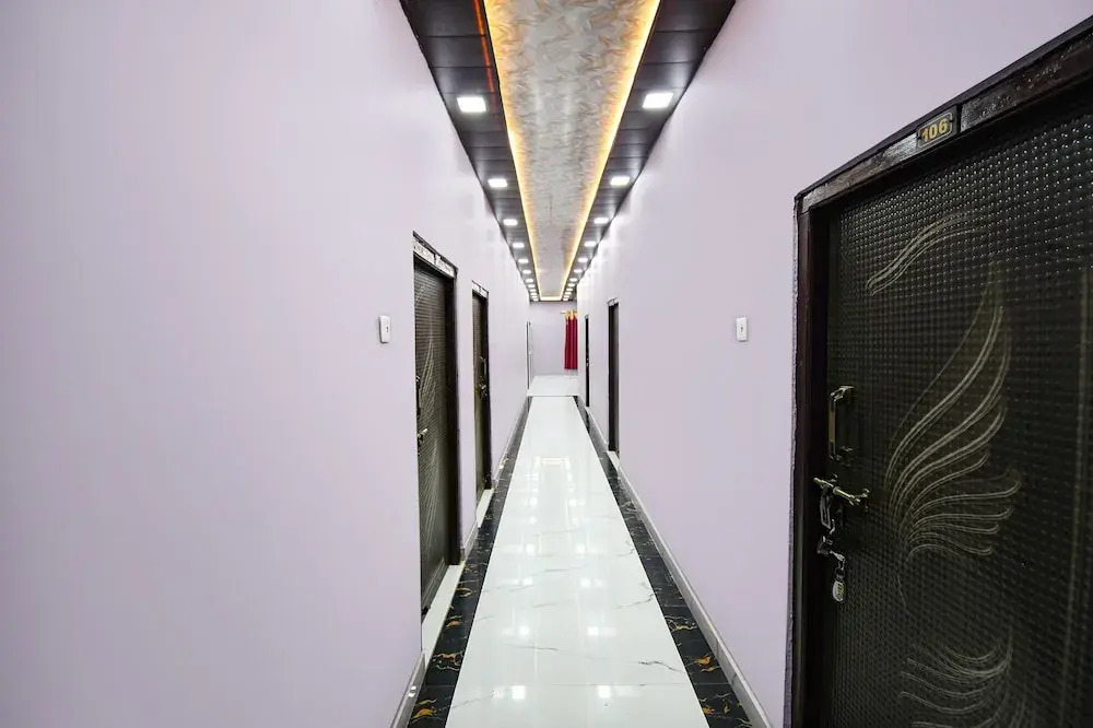 Fabhotel Geeta Bhawan
