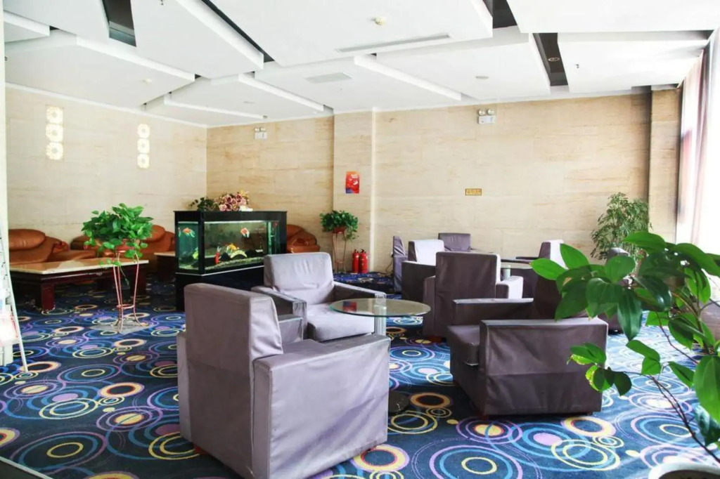 Huayuan Hotel (Wuhan Sports Center Subway Station)