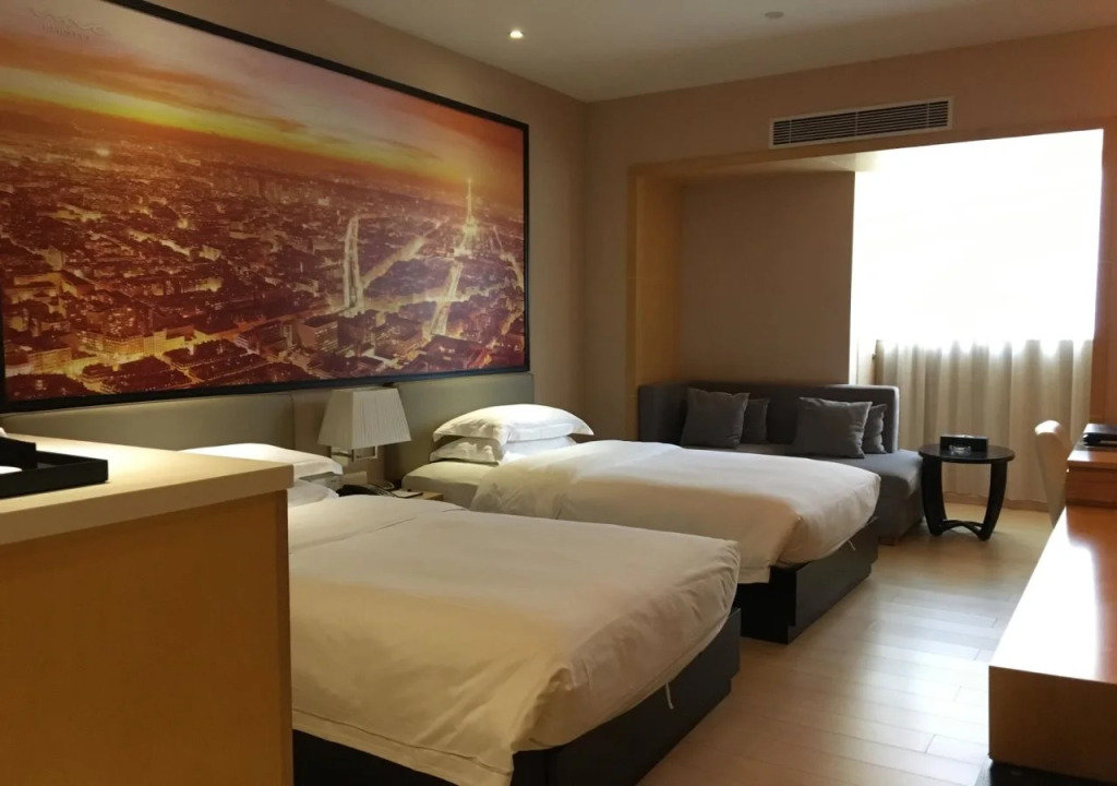 J-Hotel