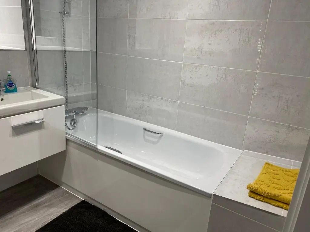 Marie’s Serviced Apartment C, 1 Bedroom City Stay( Free Parking)