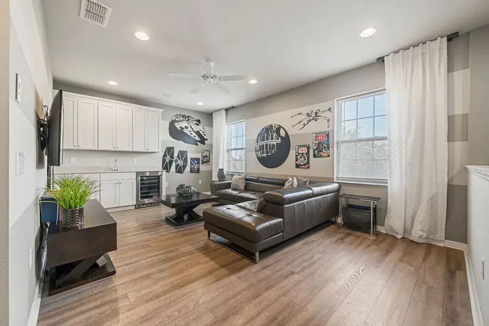 Spacious Home w/ Private Pool/spa! Sleeps 21