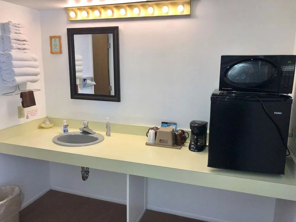 Budget Host Inn