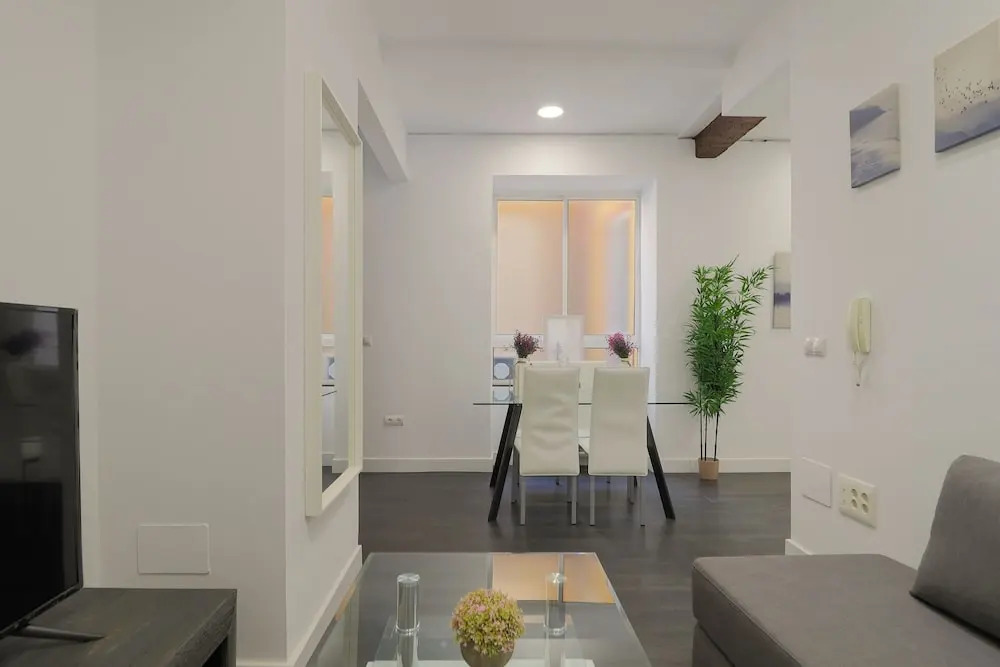 Industrial Style 2 Bedroom Apartment In Town