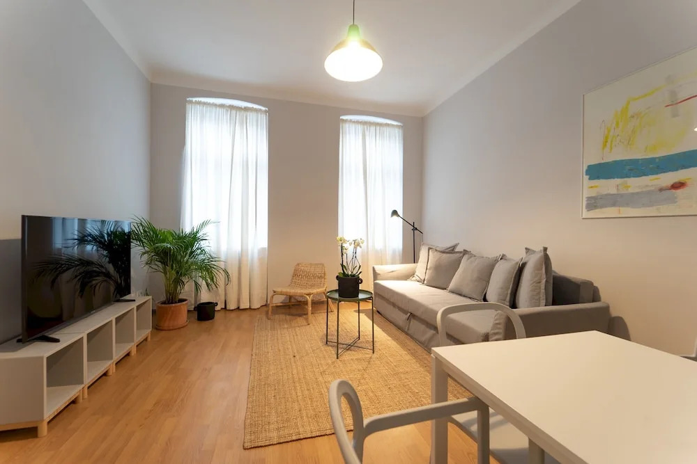 Cozy and Quiet Apartment in Beautiful Neighborhood
