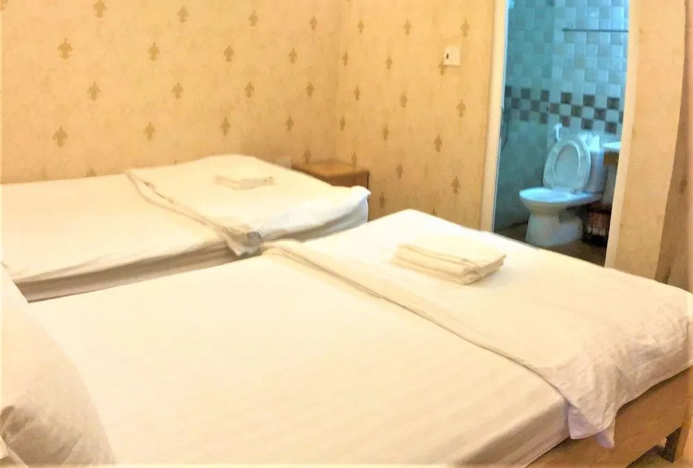 HHen Apartment Hotel