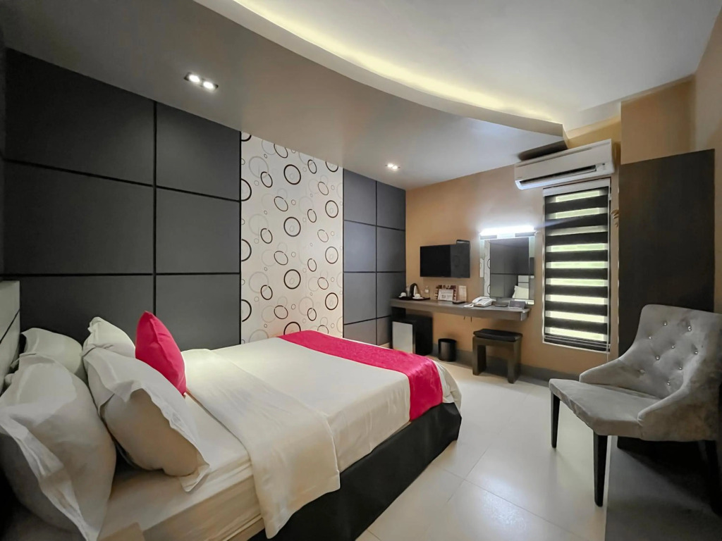 Eloisa Royal Suites