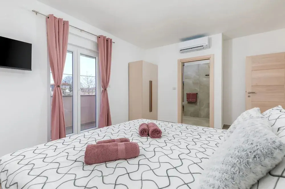Lovely Family Bungalow With Private Pool