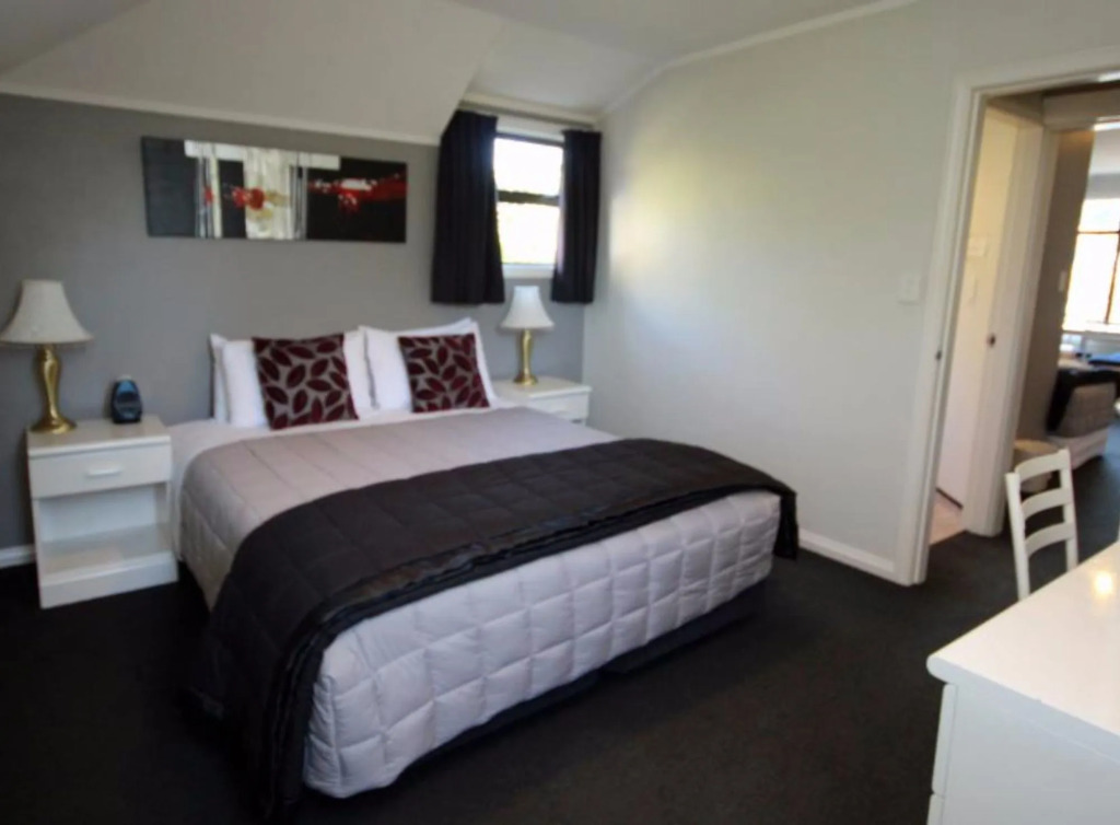 Champers Motor Inn