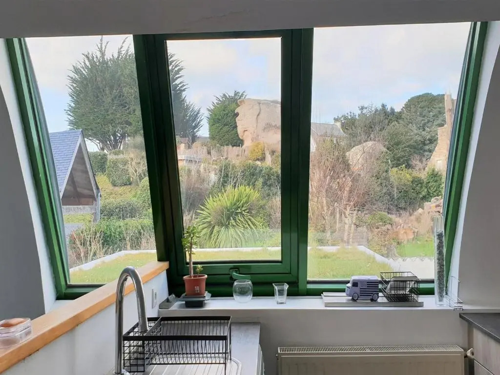Maison pour 6 pers. à Trégastel avec jardin clos, proche plage et commerces, WiFi et billard - FR-1-368-159