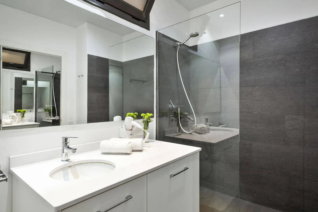 Fira Apartments by gaiarooms