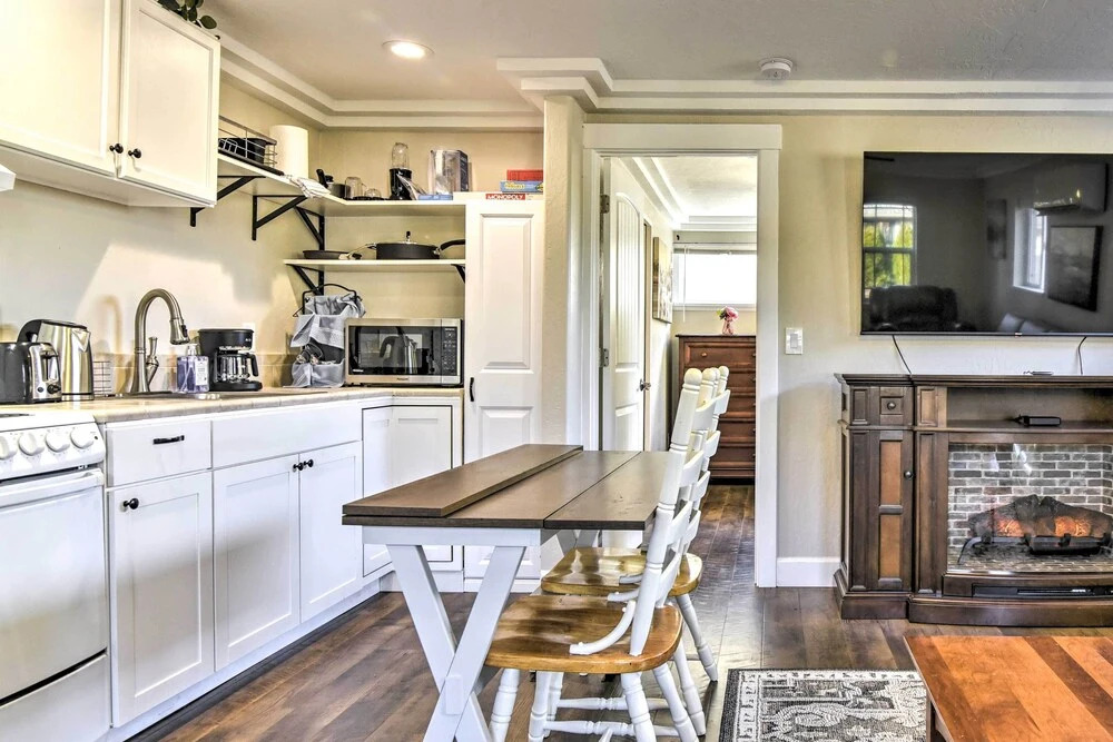 Well-appointed Milwaukie Home: Great Location
