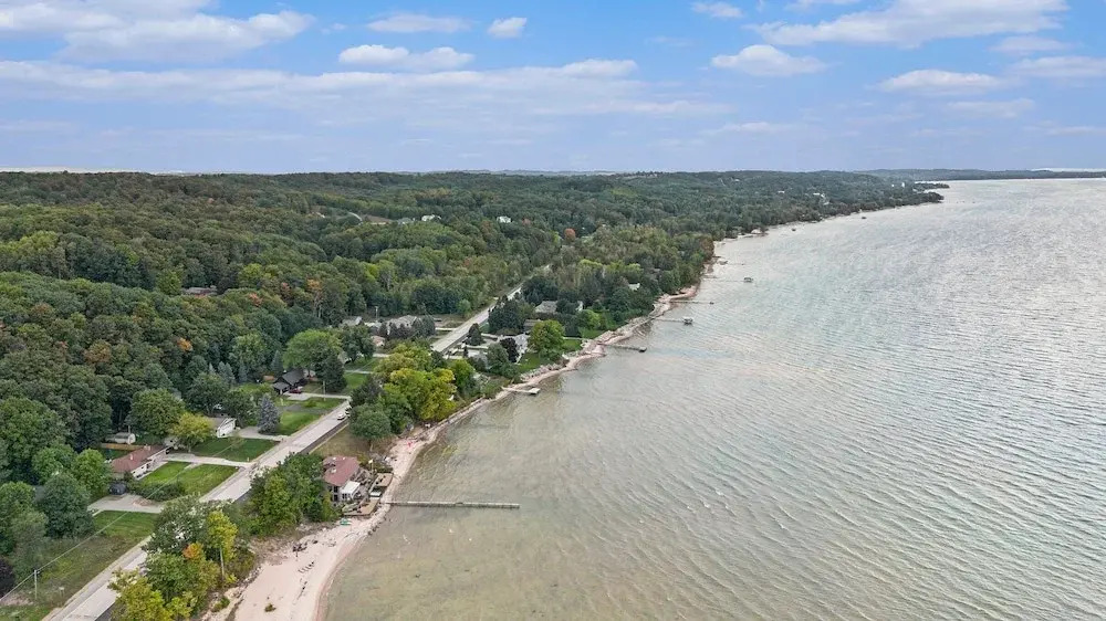 Waterfront Retreat on West Bay w Hot Tub, Games & More! 7345