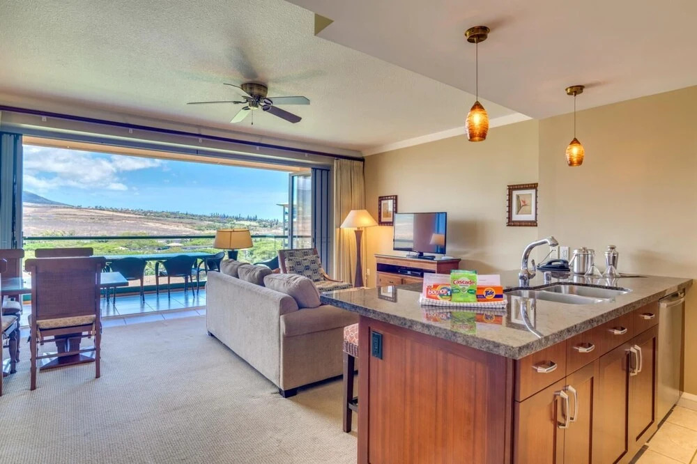 K B M Resorts- Hkk-816 Over-sized 1bdrm, 690 sq. Ft., Easy Pool and Beach Access, Remodeled!