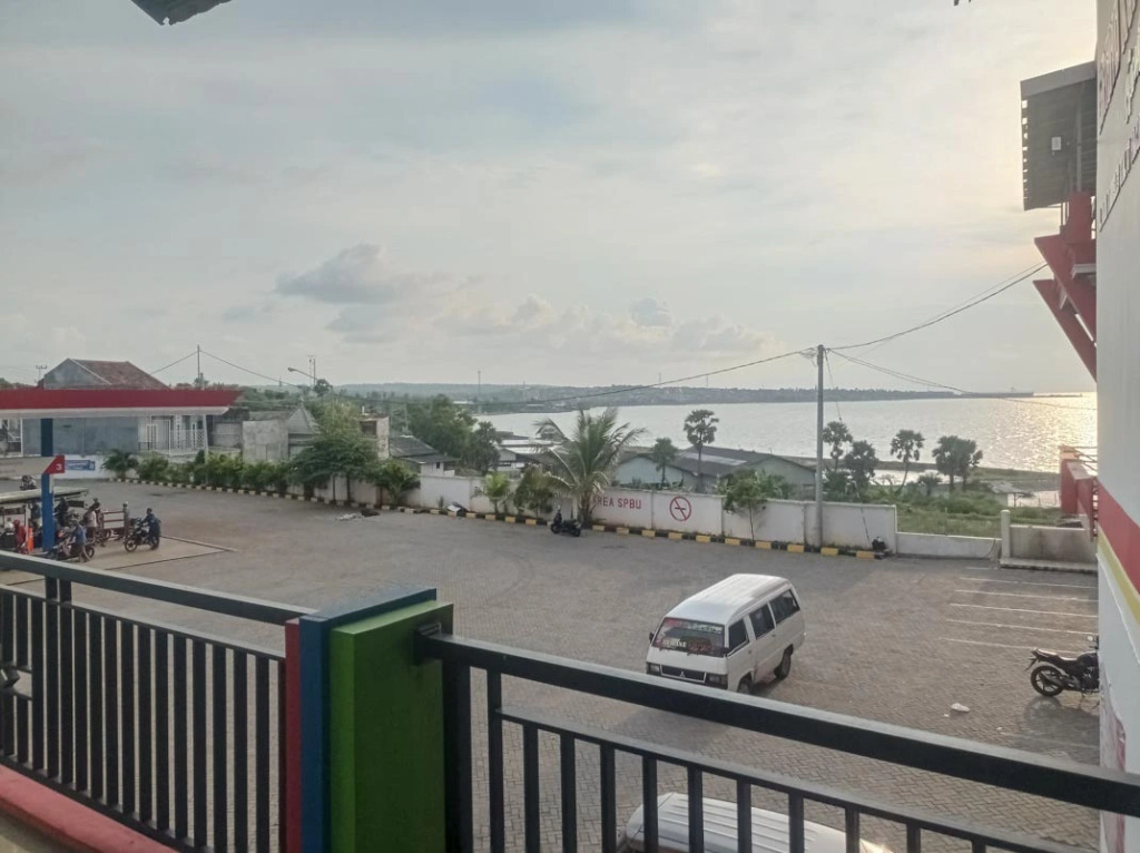 Grand Kencana Guesthouse Syariah near Wisata Bahari Lamongan