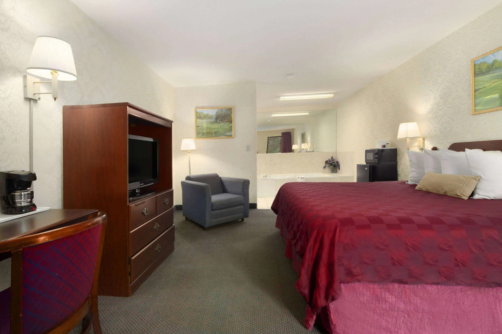 Days Inn by Wyndham Augusta Fort Eisenhower