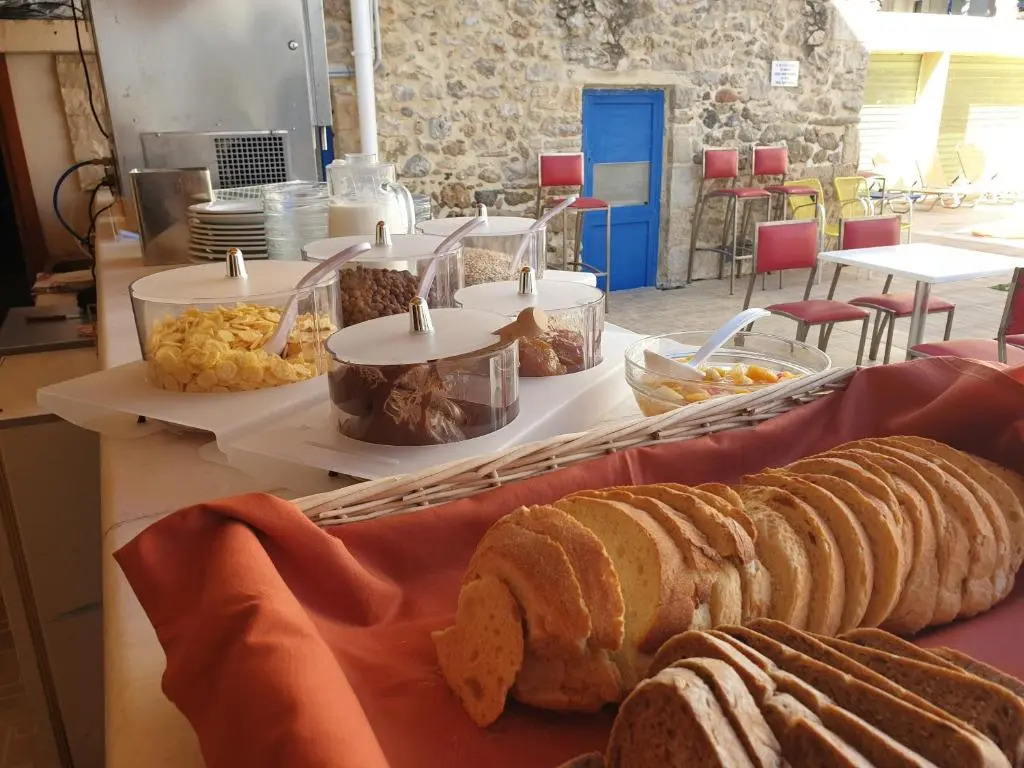 Kassavetis Center - Hotel Studios & Apartments