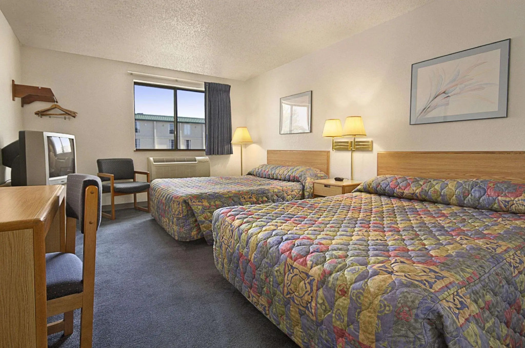 Super 8 Springfield North I-44