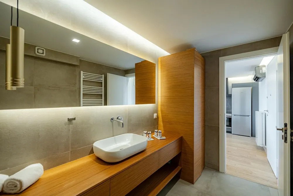 Earth Boutique Apartments next to Stavros Niarchos