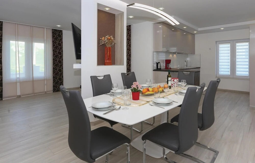 Stunning Home in Kastel Stafilic With Wifi and 6 Bedrooms