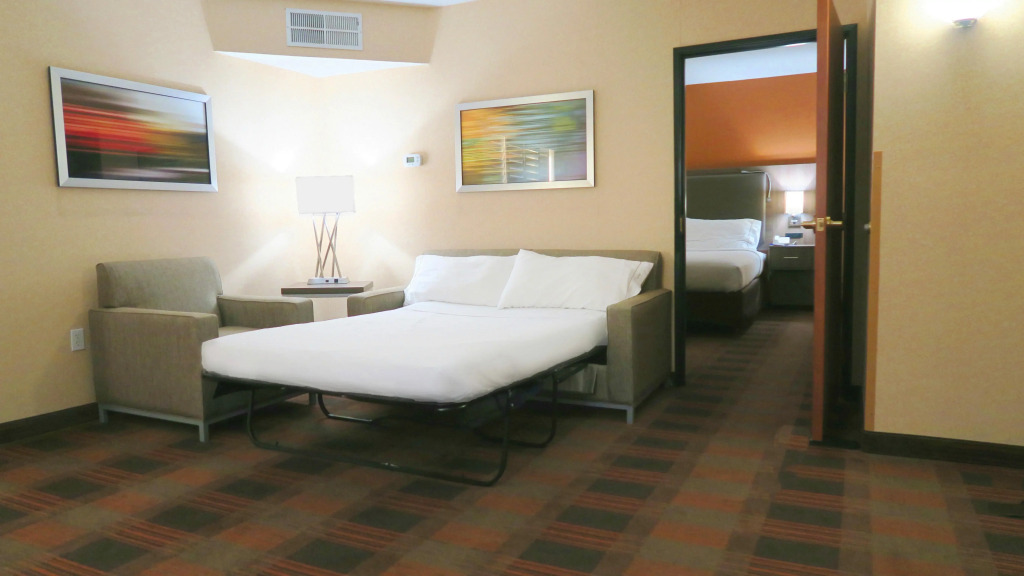 HOLIDAY INN EXPRESS & SUITES ELK GROVE CENTRAL - HWY 99 by IHG