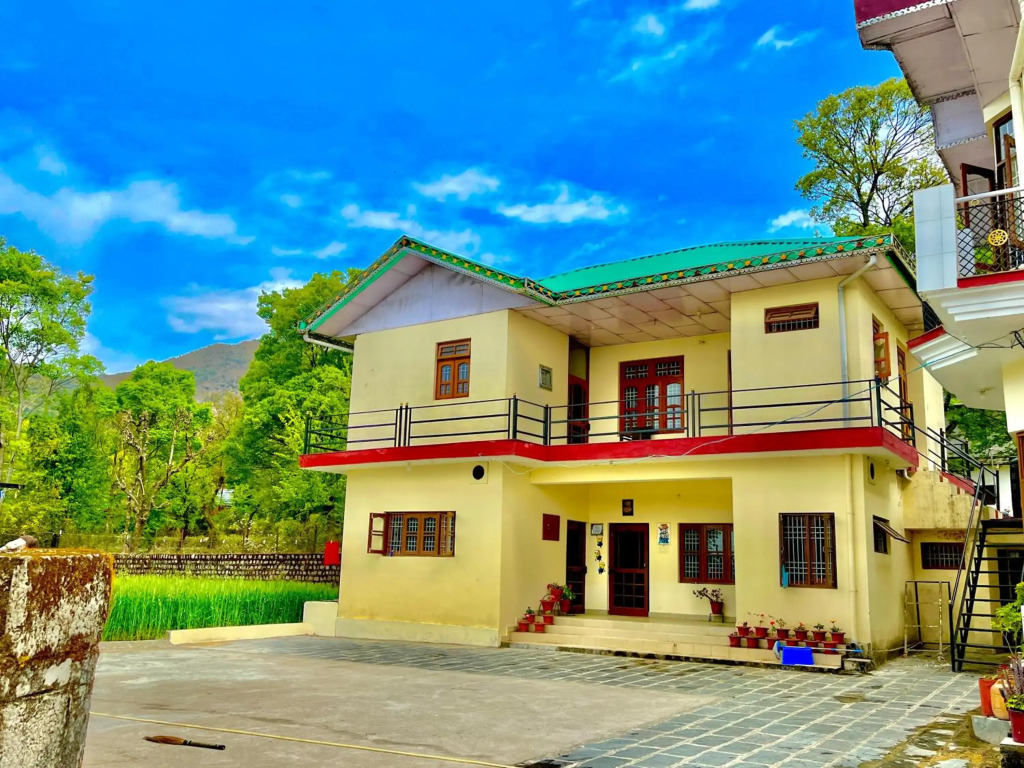 Cheerful 2 BHK Home With Free Parking & Nature View