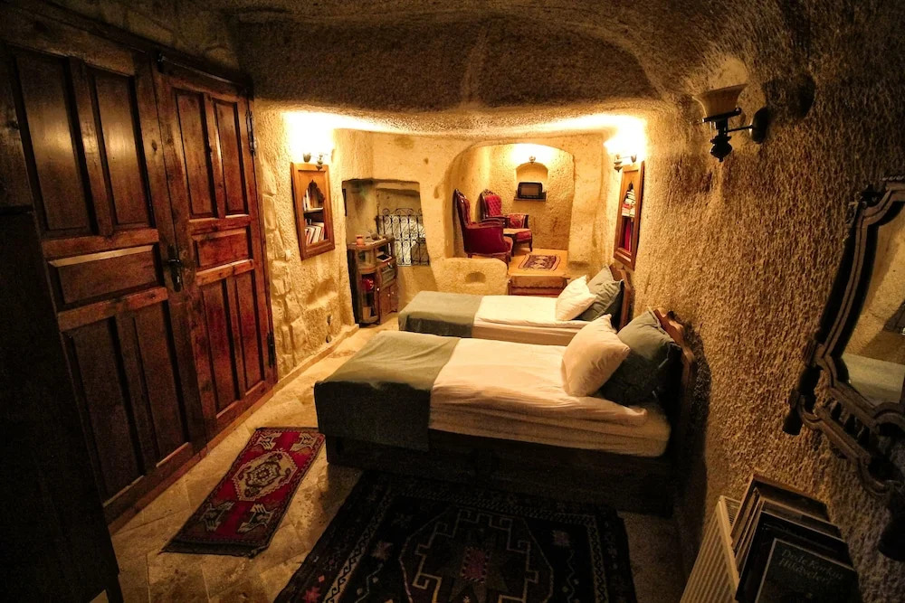 Patisca Cave House