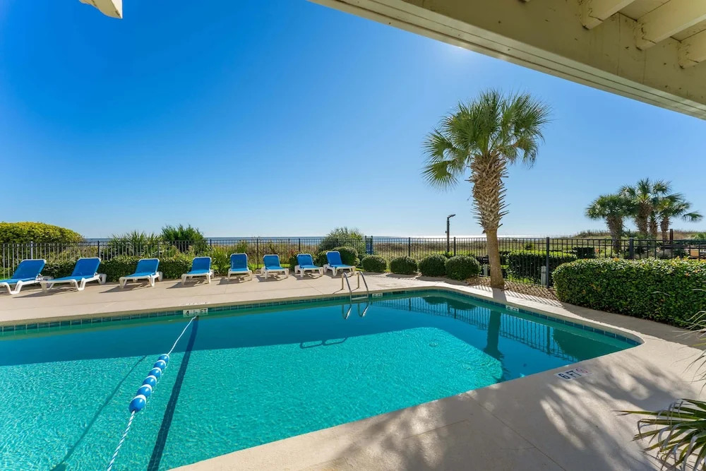 Ocean Pier Beach-view Condos