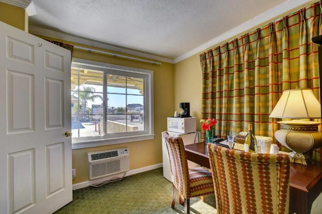 Travelers Inn Williams, CA Modern Renovated Hotel