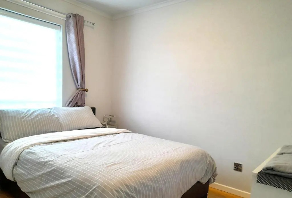 Excellent Location -Central Belfast - Parking - 4 Beds