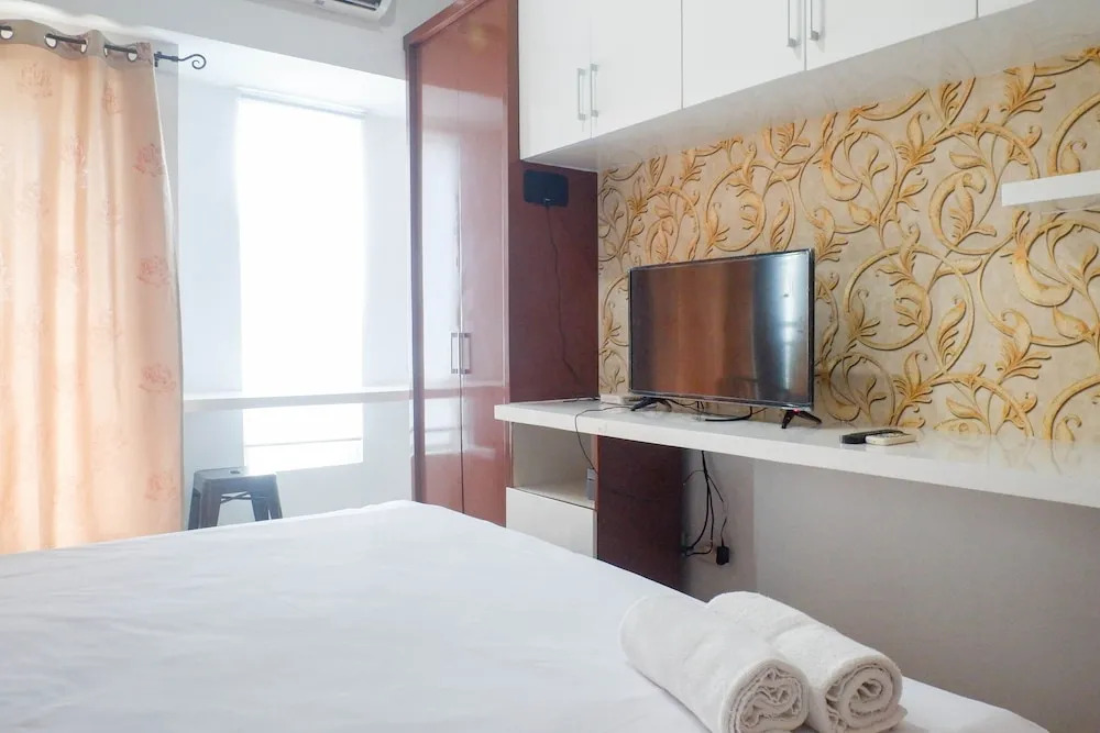 Comfy and Nice Studio at Orchard Supermall Mansion Apartment By Travelio