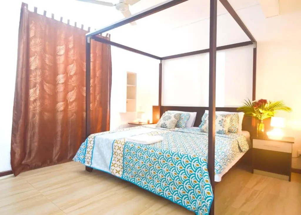 One bedroom appartement at Pereybere 500 m away from the beach with shared pool enclosed garden and wifi