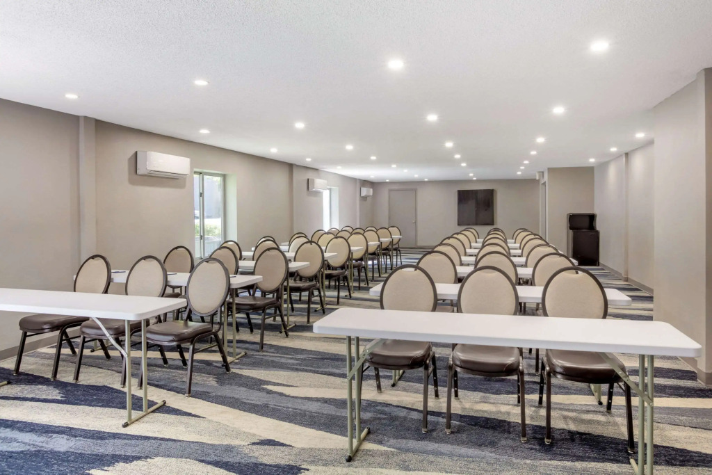 Comfort Suites Nashville Airport - BNA
