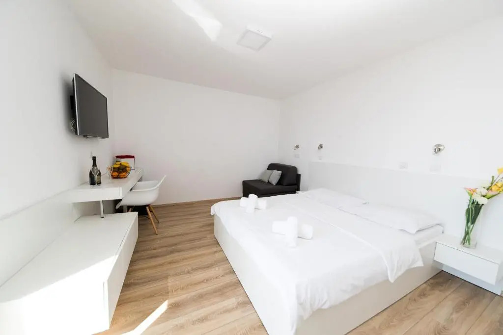 Rocky Beach Rooms