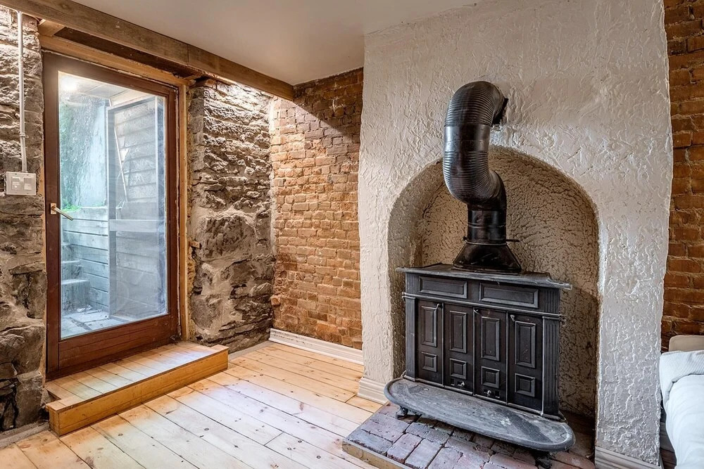 Beautiful Cozy 2-storey Apartment In the of Downtown MTL