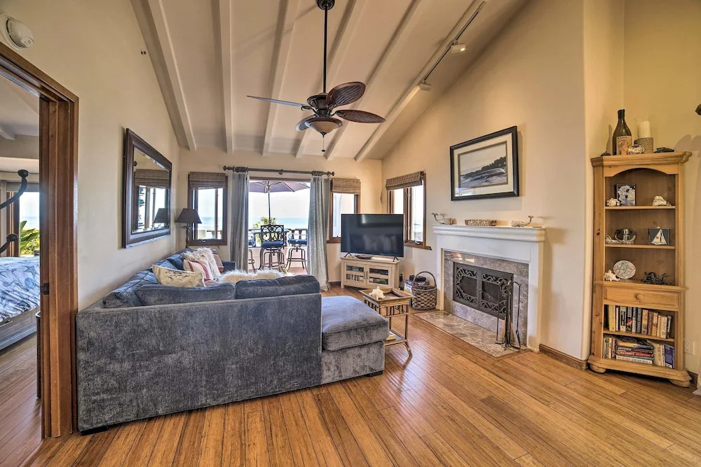 Ocean-view Hamilton Cove Penthouse W/ Pool & Gym 1 Bedroom Villa
