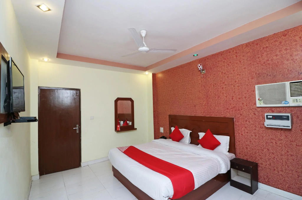 OYO 24274 Hotel Neel Ganga