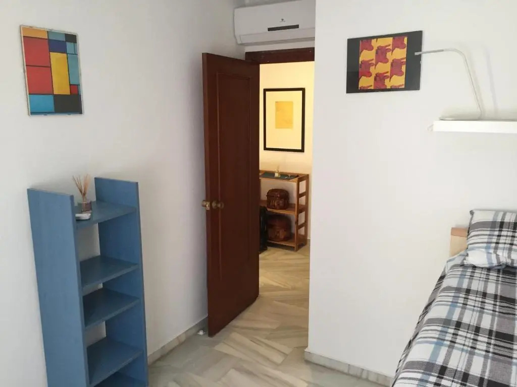 El Cortijuelo. Magnificent triplex terraced house with rooftop of 18m2, overlooking the sea. Parking