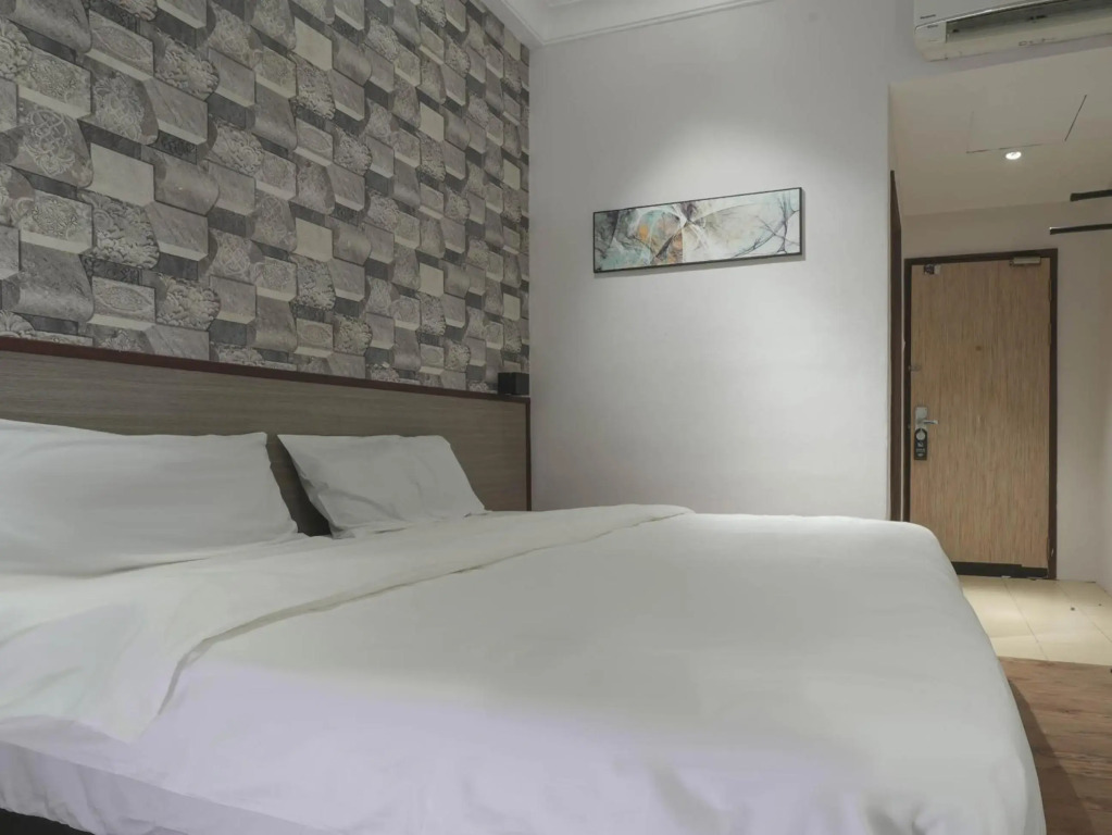 The Noble Hotel