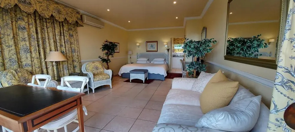 Roosboom Luxury Studio - With Sea View and Kitchen, Ideal for 2 Guests, Capetown